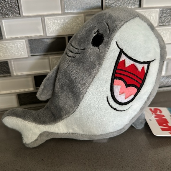 Universal Studios Jaws SHARK Plush Doll Figure / 8โ/ Limited Edition / BRAND NEW - Picture 3 of 14